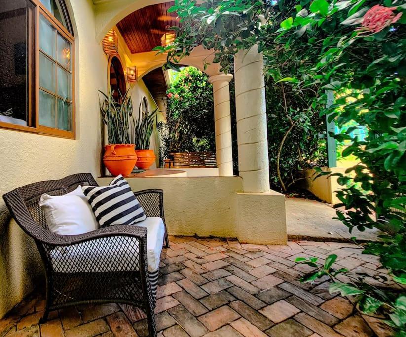 Vive Utila - Bed & Breakfast Εξωτερικό φωτογραφία
