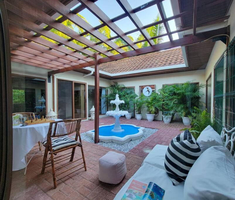Vive Utila - Bed & Breakfast Εξωτερικό φωτογραφία