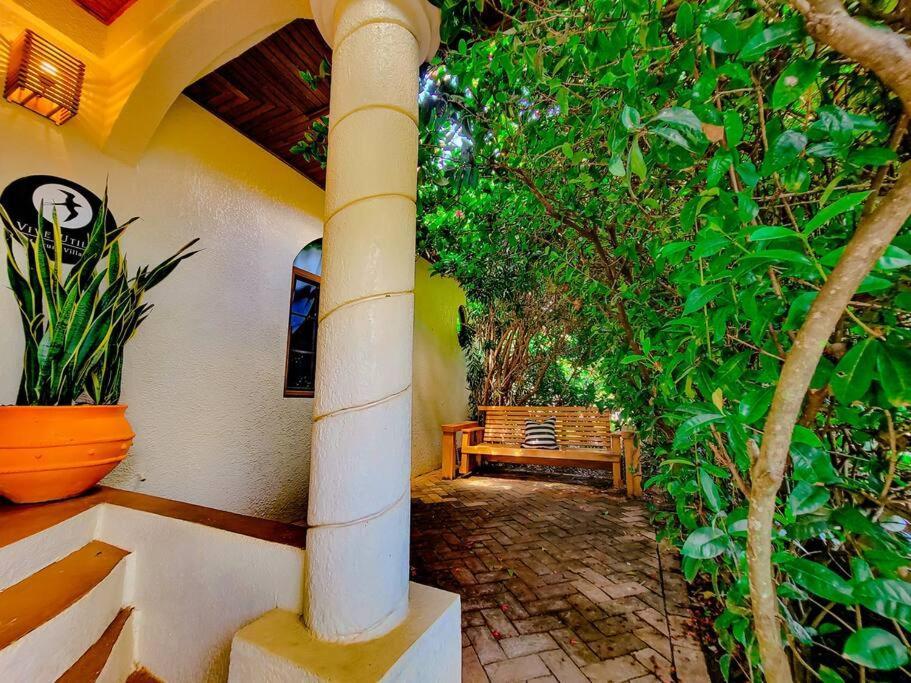 Vive Utila - Bed & Breakfast Εξωτερικό φωτογραφία
