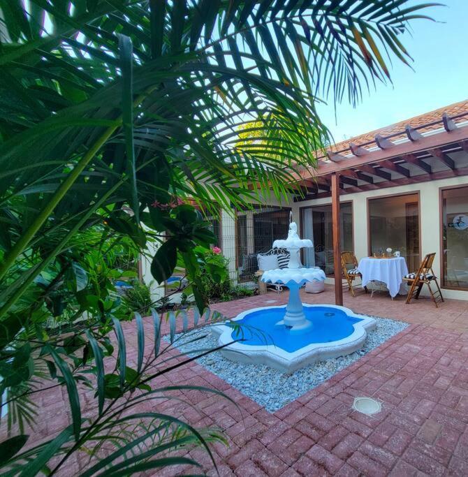 Vive Utila - Bed & Breakfast Εξωτερικό φωτογραφία