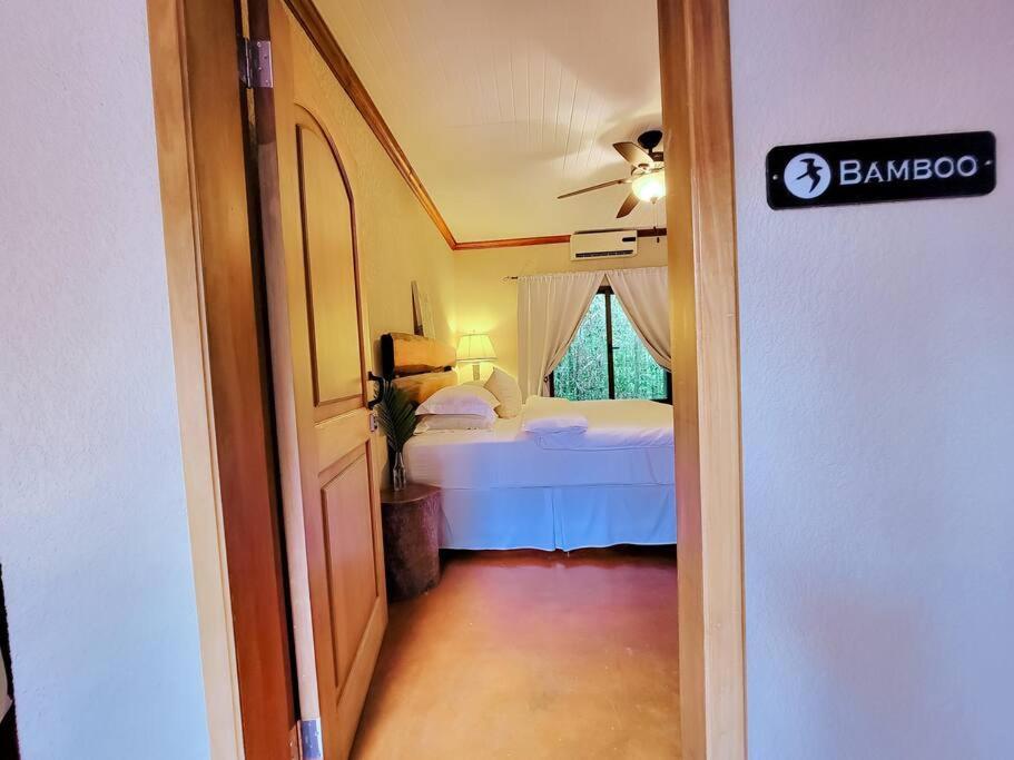 Vive Utila - Bed & Breakfast Εξωτερικό φωτογραφία