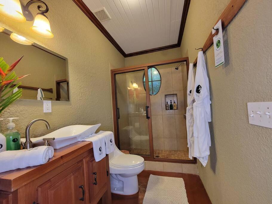 Vive Utila - Bed & Breakfast Εξωτερικό φωτογραφία
