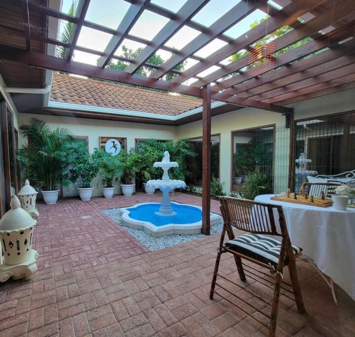 Vive Utila - Bed & Breakfast Εξωτερικό φωτογραφία
