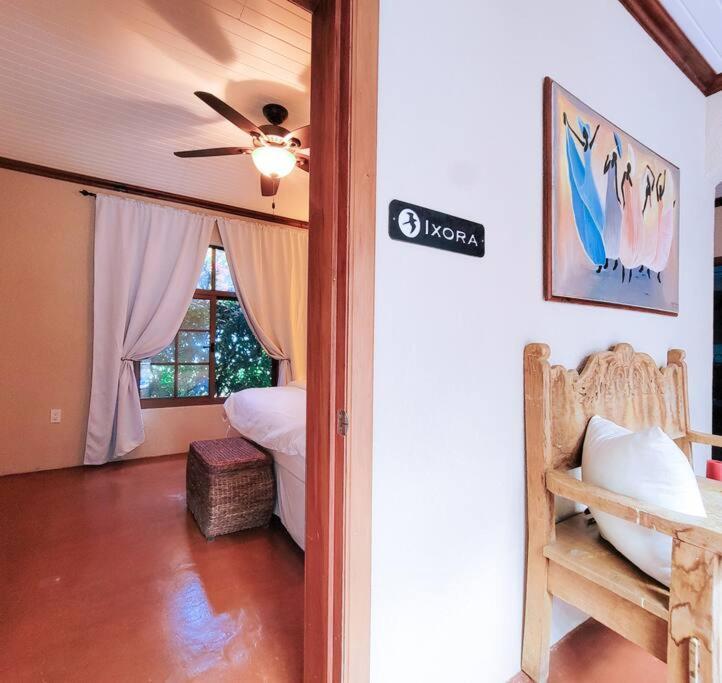 Vive Utila - Bed & Breakfast Εξωτερικό φωτογραφία